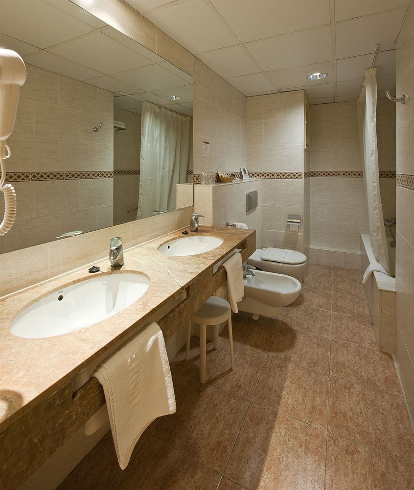 Hotel Abad Cisneros Барселона Екстер'єр фото